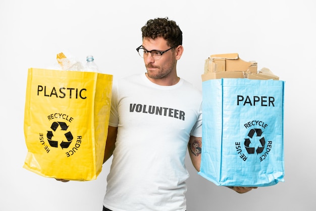 Do jakiego pojemnika wyrzucać odpady oznaczone symbolem HDPE 2?