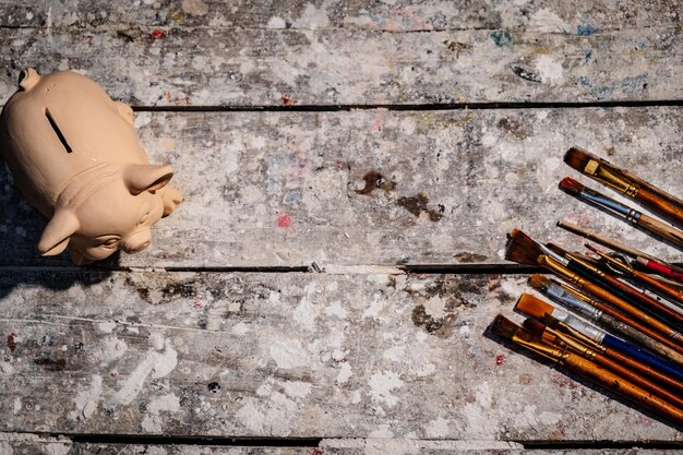 Jak bezpiecznie pozbyć się starych farb?