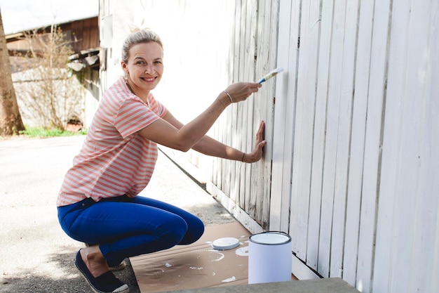 Jak nadać nowy wygląd elewacji z baranka przy pomocy farby?