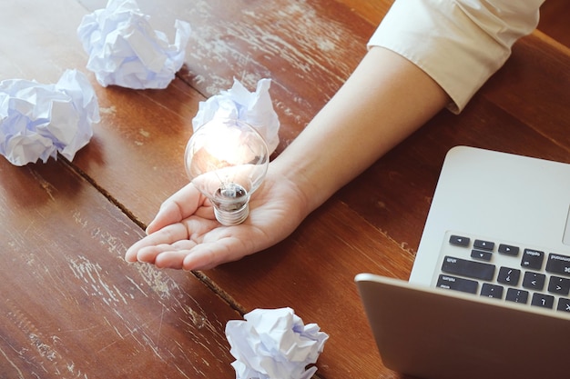 Jak prawidłowo pozbyć się zużytych żarówek?