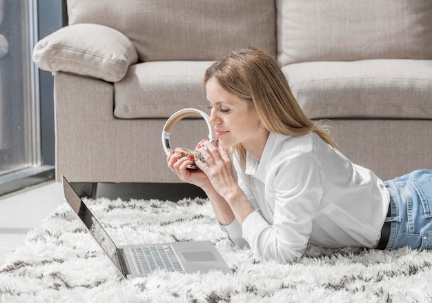 Jak skutecznie wyczyścić dywan z długim włosiem?