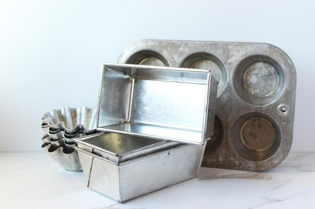 Do jakiego pojemnika wrzucać metale podczas segregacji odpadów?