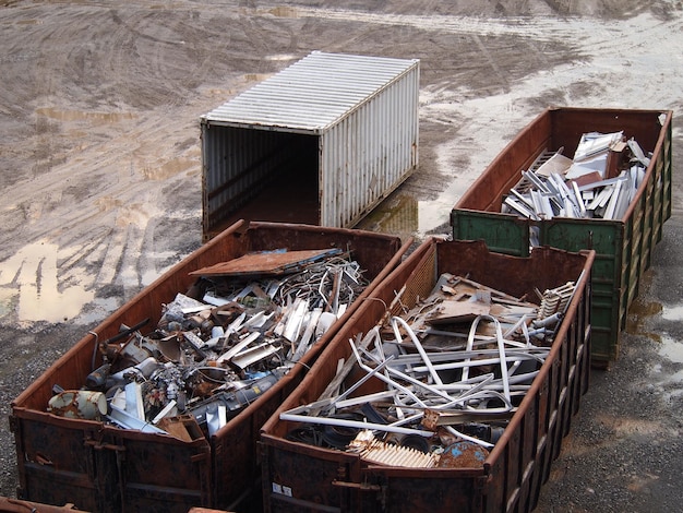Gdzie wyrzucać metal - co zalicza się do tej kategorii odpadów?