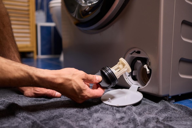 Jak skutecznie usunąć kamień z pralki domowymi sposobami?