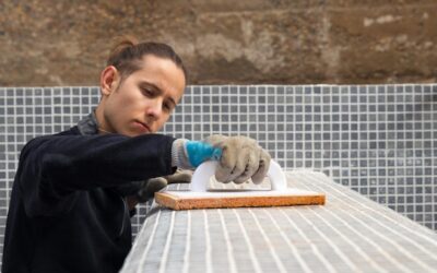 Jak skutecznie wyczyścić fugi pod prysznicem?