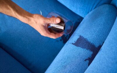 Jak usunąć plamy z kanapy bez uszkodzenia tkaniny?