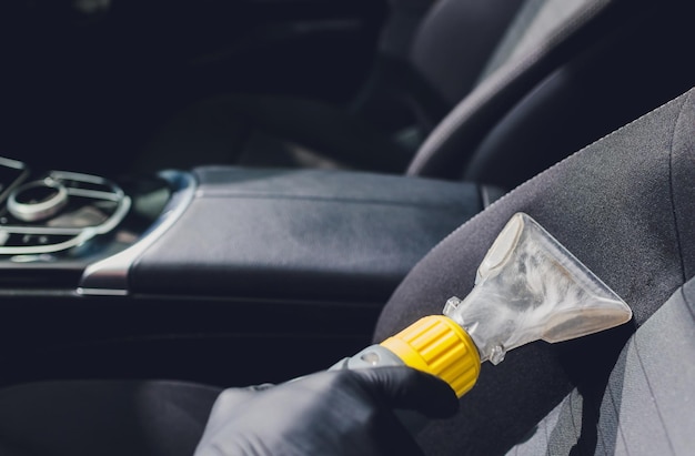 Jaką chemię wybrać do prania tapicerki samochodowej?