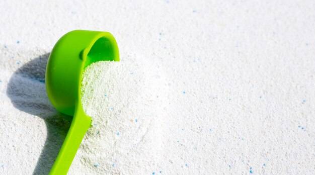 Jakie wapno wybrać, by poprawić kondycję trawnika?