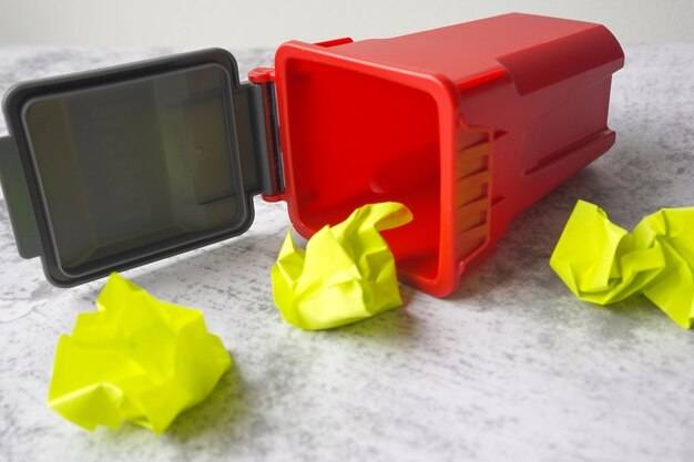 Dlaczego papier wrzucamy do niebieskiego pojemnika?