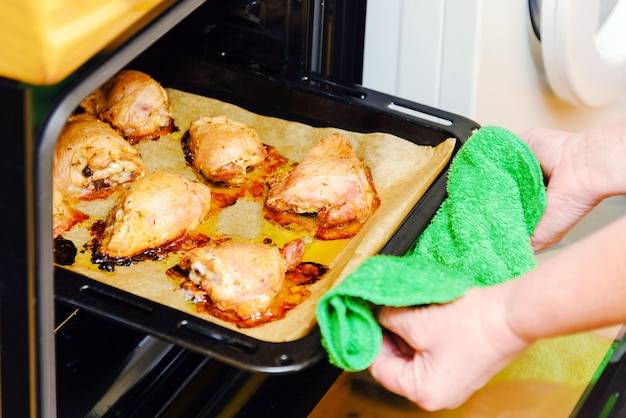 Jak umyć blachę od piekarnika bez wysiłku?