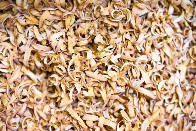 Jak prawidłowo pozbyć się trocin i gdzie je wyrzucać?