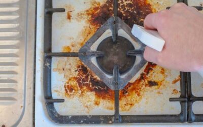 Jak skutecznie usunąć spalony tłuszcz z piekarnika?