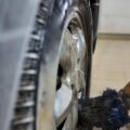Jak skutecznie myć felgi aluminiowe w samochodzie?