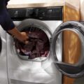 Inteligentne suszenie z Electrolux. Jak czujniki DryAssist dobierają parametry suszenia